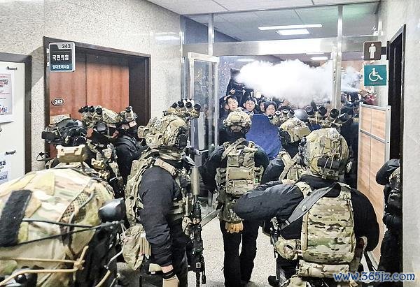 舌剑唇枪！尹锡悦毁谤案爆出三大司法缠斗
