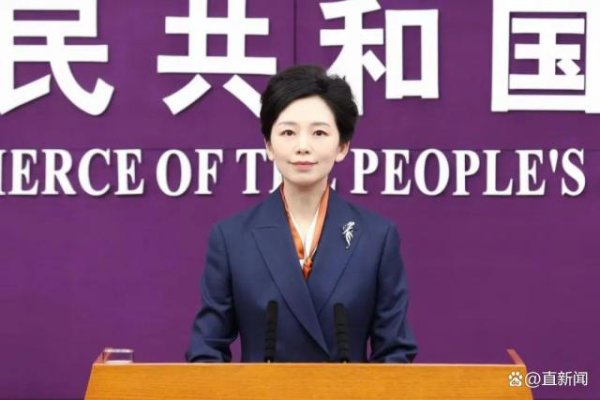九游体育app娱乐好意思国总统特朗普在白宫卵形办公室内签署行政令-九游(中国体育)娱乐 官方网站