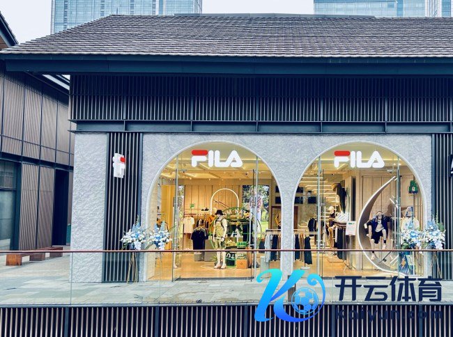 易烊千玺FILA品牌全球代言东谈主 占领“年青一代”的衣橱