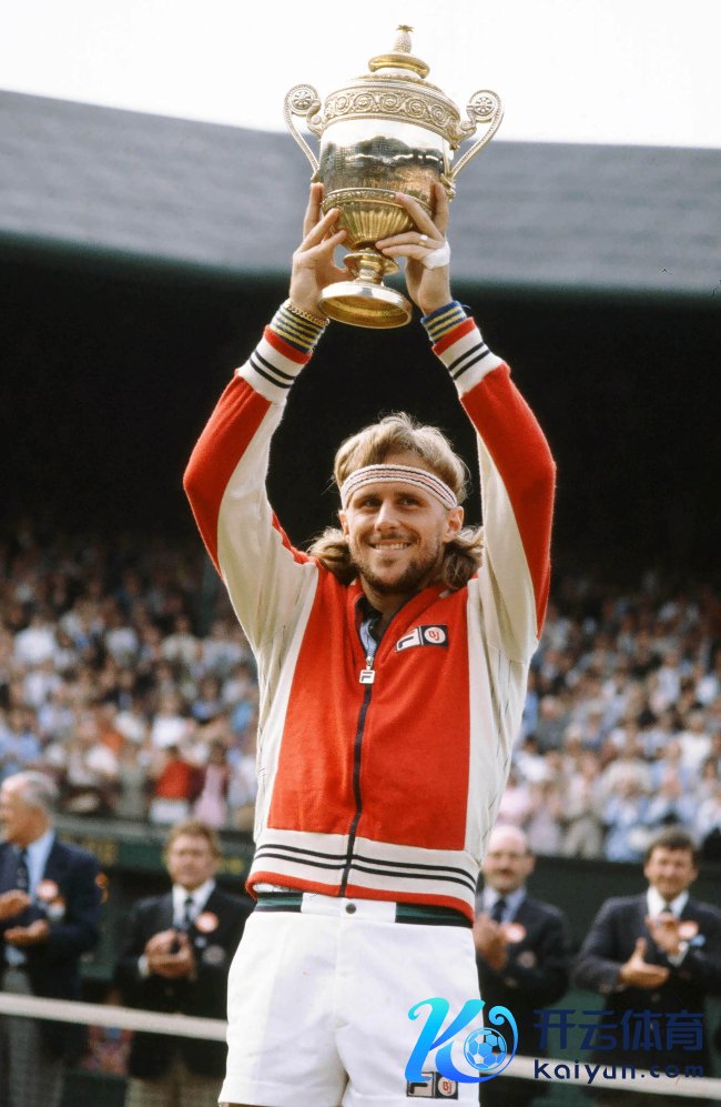 易烊千玺FILA品牌全球代言东谈主 占领“年青一代”的衣橱