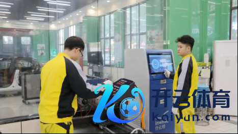 万通汽车西宾学子在进行新动力汽车检测